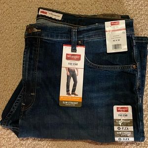 Men’s Wrangler Slim Straight Jean in Mid Wash.  42x30 New